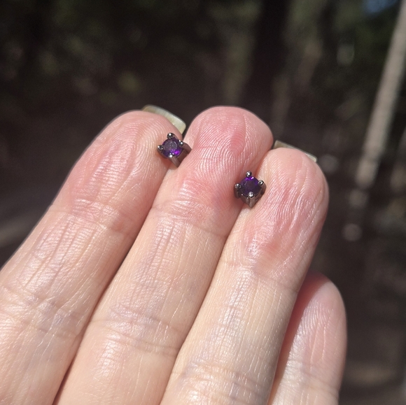 Amethyst sterling & rhodium stud post earrings - Picture 4 of 15